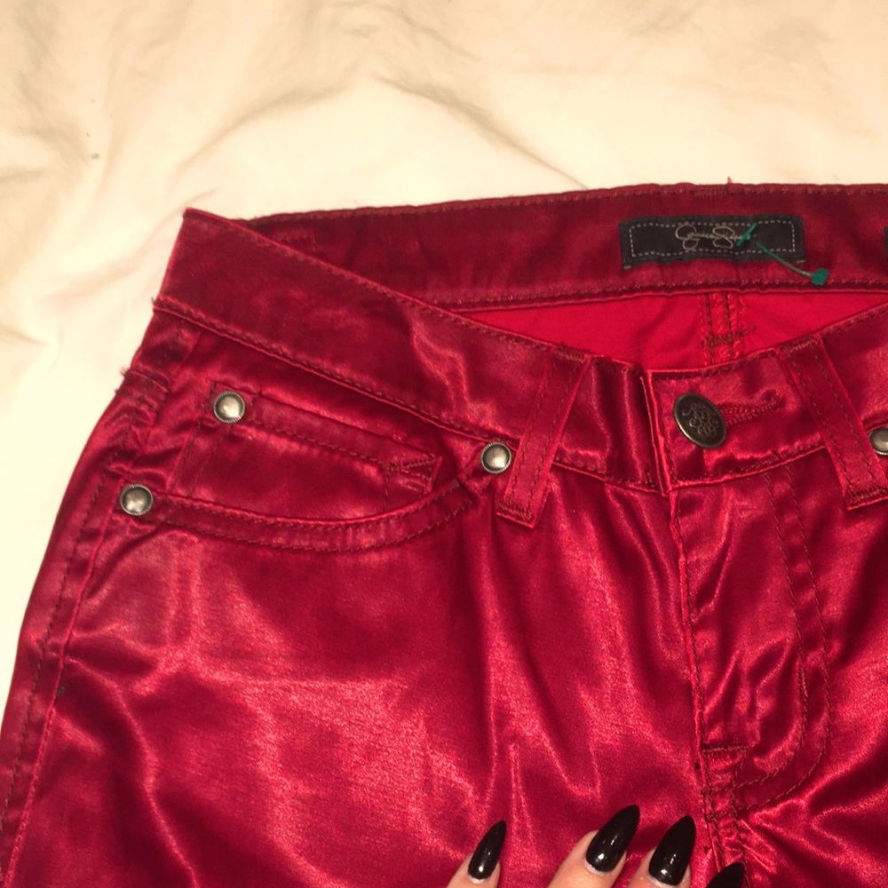 Shiny red pants❤️